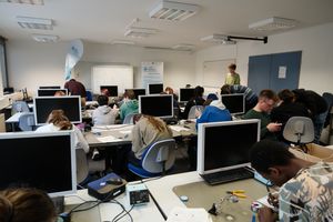 Solarleuchten Lötworkshop mit Schüler:innen